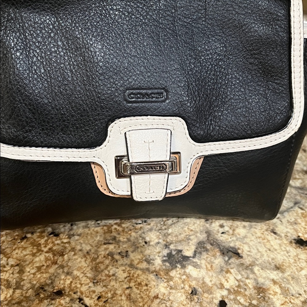 Coach EUC  Black Leather Wristlet with White Trim and Tan Accent - Picture 2 of 7